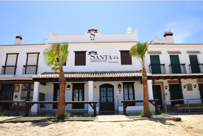 Escapada con Desayuno en Hostal Santa con Paseo a Caballo al Atardecer por las Playas de Doñana (Huelva)