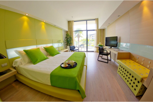 Escapada Romántica con Cena en Hotel La Finca Resort 5* (Alicante)