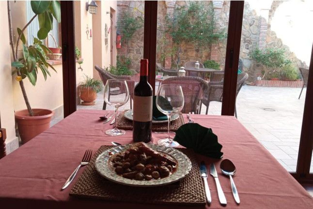 Escapada Romántica con Bañera Hidromasaje y Cena para dos en Hotel Rural La Sinforosa 4* (Badajoz)