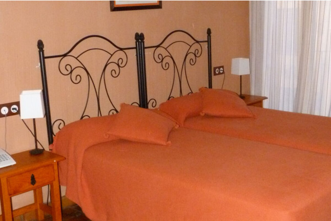Escapada Romántica con Bañera Hidromasaje y Cena para dos en Hotel Rural La Sinforosa 4* (Badajoz)