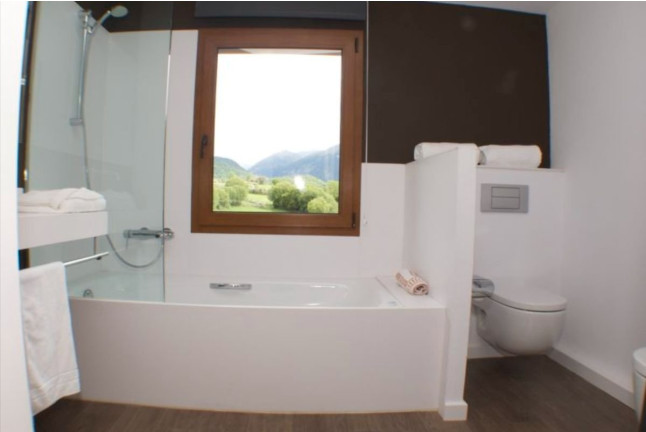 Escapada Romántica con Bañera Hidromasaje en Hotel Mirador (La Cerdanya, Lleida)