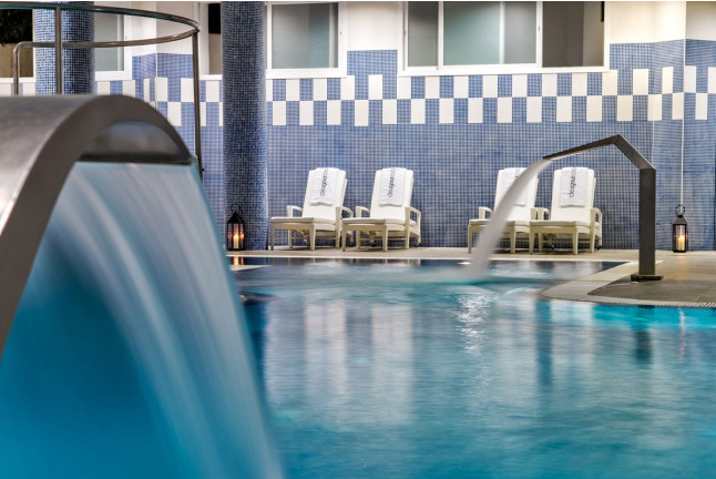 Escapada Romántica con Spa y Comida o Cena para dos en el Hotel H10 Estepona Palace 4* (Málaga) 