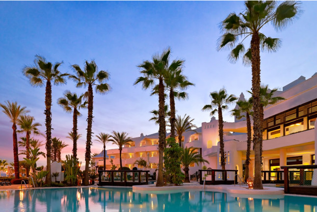 Escapada Romántica con Spa y Comida o Cena para dos en el Hotel H10 Estepona Palace 4* (Málaga) 