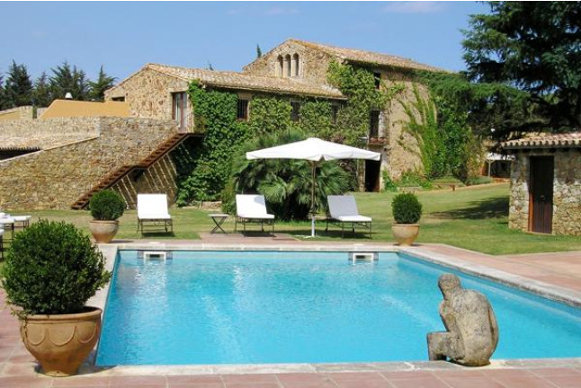 Escapada Romántica, 2 noches, con Cava, Fresas, Cena y Masaje en Hotel Mas Salvi 4* (Girona)