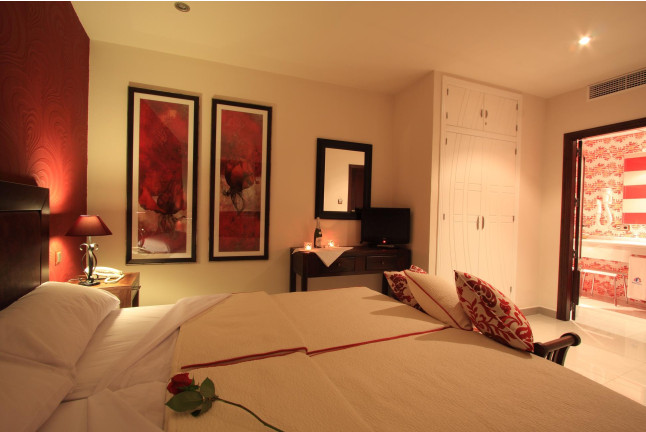 Escapada Romántica: 2 noches y Baños Árabes para dos en Casa Baños de la Villa 4* (Priego de Córdoba, Córdoba)
