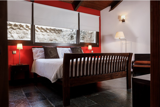 Escapada Romántica de 2 Noches con Spa Privado en Hotel Boutique & Spa Capitulo Trece (Segovia)
