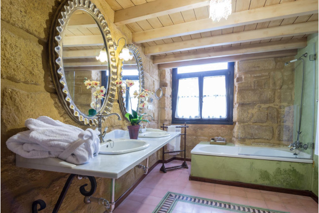 Escapada Romántica, 2 noches, con Cena en La Casona de Calderón Gastronomic & Boutique Hotel 4* (Osuna, Sevilla)