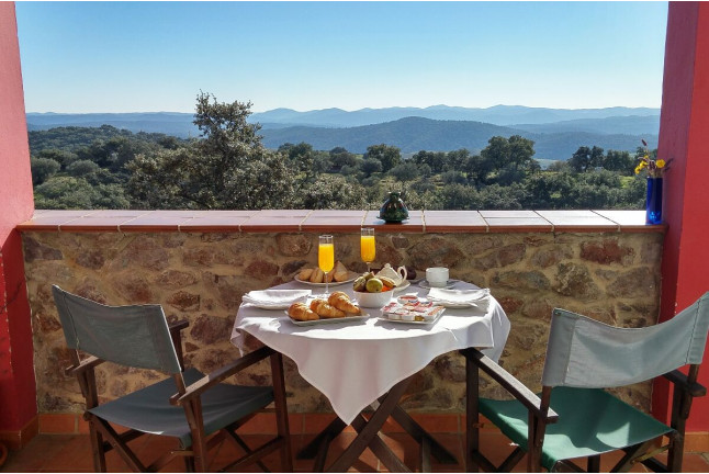 Escapada Romántica con Cena en Hotel La Era de Aracena 3* y Visita a Bodega con Cata de Vinos (Huelva)