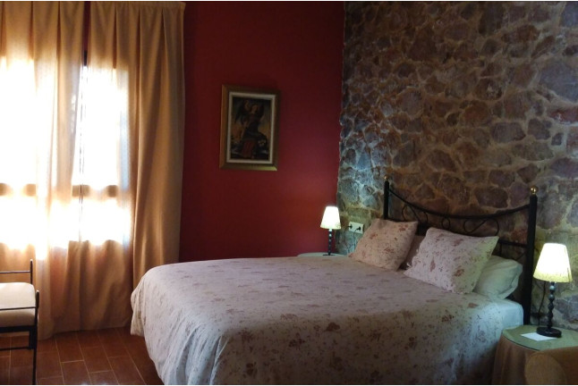 Escapada Romántica con Cena en Hotel La Era de Aracena 3* y Visita a Bodega con Cata de Vinos (Huelva)
