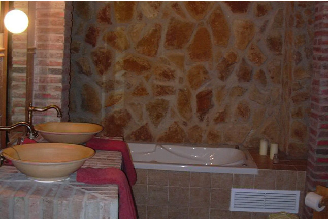 Escapada Romántica con Bañera de Hidromasaje, Cena y Vuelo en Globo para dos (Badajoz)
