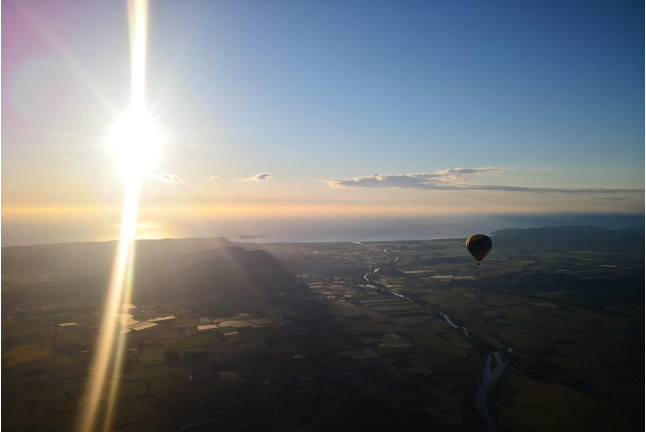 Escapada Romántica con Hotel y Vuelo en Globo por la Costa Brava (Girona)