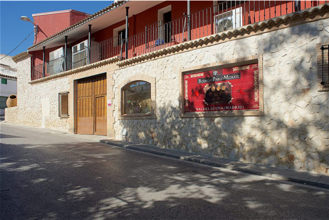 Escapada en Casa Rural & Spa La Graja y Visita Bodegas a Bodegas Pablo Morate, Museo del Vino y Cata para dos (Madrid)