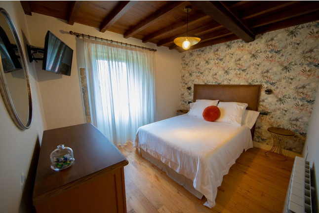 Escapada Rural con Piscina Climatizada, Jacuzzi y Desayuno en Casa con Encanto O Refuxio (Vila de Cruces, Pontevedra)