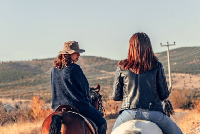 Escapada con Desayuno en Hotel Sierra Oriente con Ruta a Caballo por el Parque de Guadarrama y el Parque de La Pedriza (Guadarrama, Madrid)