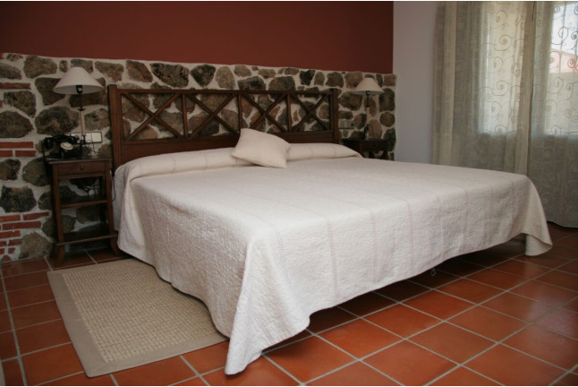 Escapada con Spa en Hotel & Spa Villa de Mogarraz 4* y Vuelo en Globo para dos con Fotos y Vídeo (Salamanca)