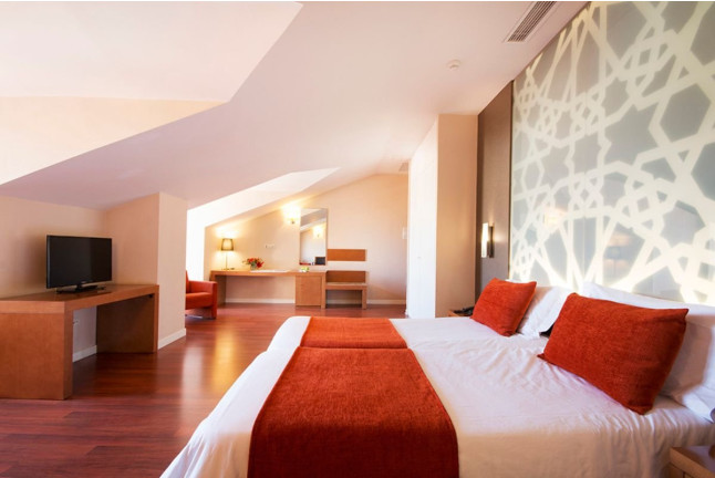 Escapada de 2 Noches con Circuito Spa en Hotel Granada Palace 5* (Granada)