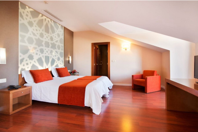 Escapada de 2 Noches con Circuito Spa en Hotel Granada Palace 5* (Granada)