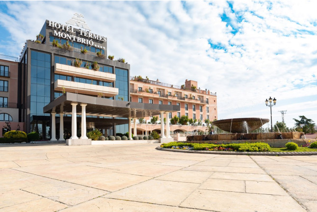 Escapada con Spa "Aquatonic" en Hotel Termes de Montbrió 4* y Vuelo en Parapente con Vídeo (Tarragona)