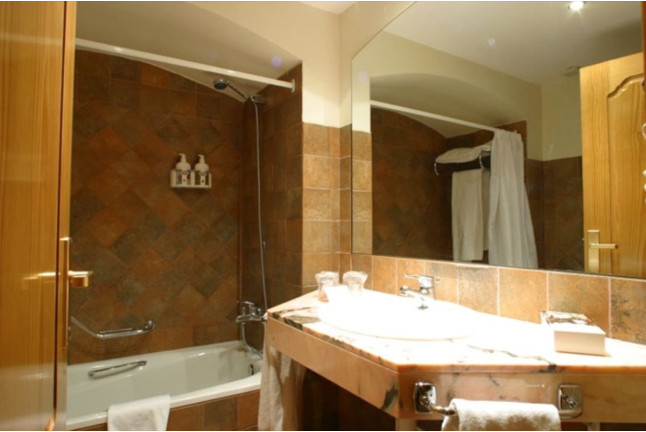 Oferta Exclusiva (D-V): Escapada Relax con Circuito Spa "Aquatonic" en Hotel Termes de Montbrió 4* (Tarragona)