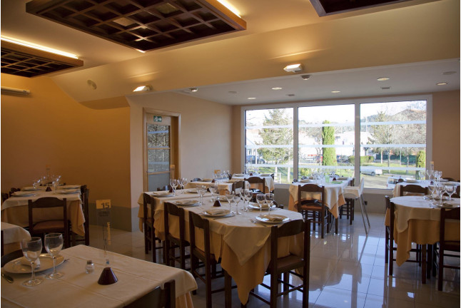 Escapada con Cena y Viaje en Globo por la Garrotxa con Cava (Girona)
