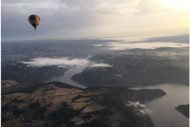 Escapada con Desayuno en Casa Grande de Rosende y Vuelo en Globo para dos con Fotos y Vídeo (Lugo)