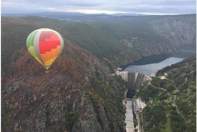 Escapada con Desayuno en Casa Grande de Rosende y Vuelo en Globo para dos con Fotos y Vídeo (Lugo)