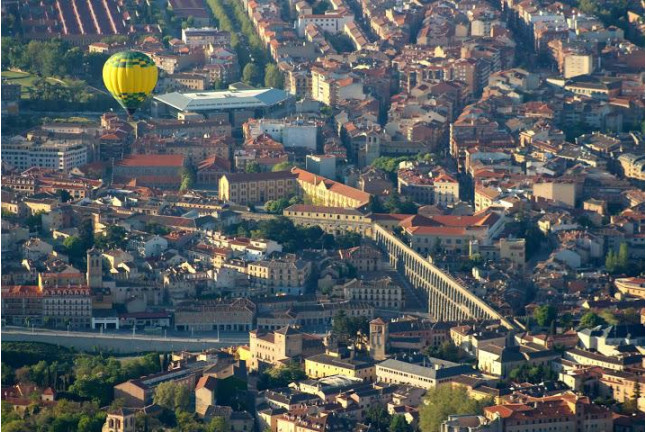 Escapada con Hotel y Vuelo en Globo para dos con Fotos y Vídeo (Segovia)