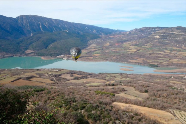 Escapada con Desayuno en Hotel Terradets y Vuelo en Globo con Fotos y Cava para dos (Lleida)