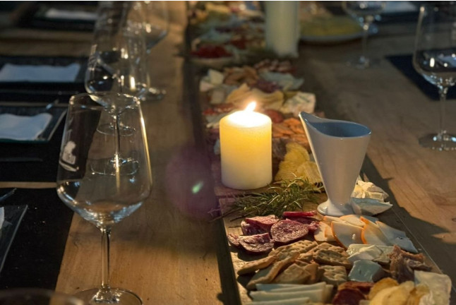 Escapada con Desayuno y Opción a Cata de Vinos con Tapas o Botella de Vino con Tabla en Casa Nicola (Toro, Zamora)
