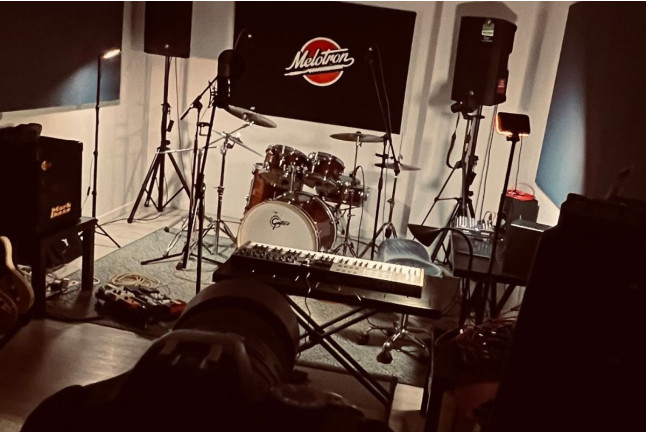 YourSong Madrid: Graba y Filma tu Canción con Músico en Directo (Madrid)