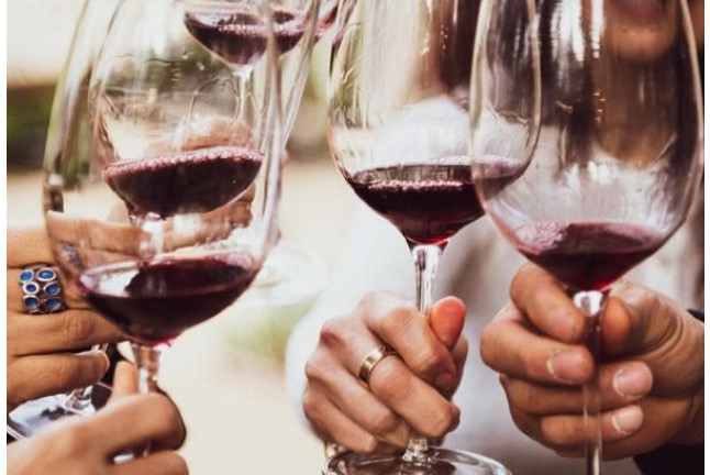 Escapada con Almuerzo o Cena y Visita a Bodega con Cata para dos (Cádiz)