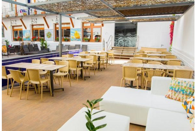 Escapada con Cena y Bañera Hidromasaje en Hotel Neptuno 3* (Calella, Barcelona)