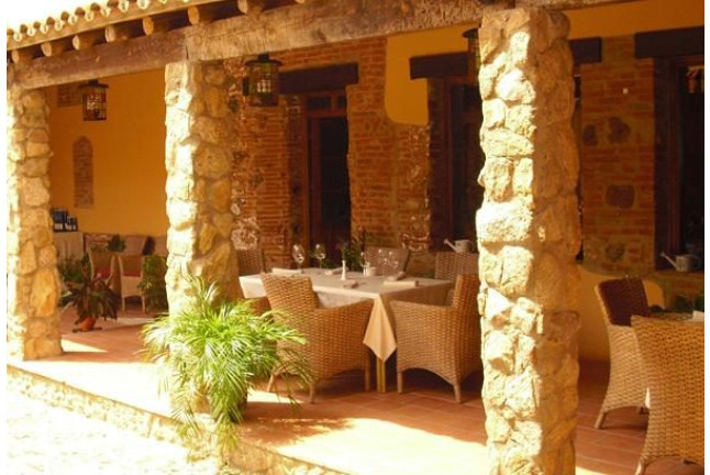 Escapada con Bañera Hidromasaje en Hotel Rural Cerro Príncipe (La Garrovilla, Badajoz)