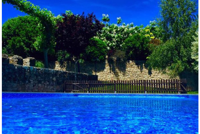 Escapada Romántica con Cena en Hotel Rural A Velha Fábrica 4* (Cáceres)