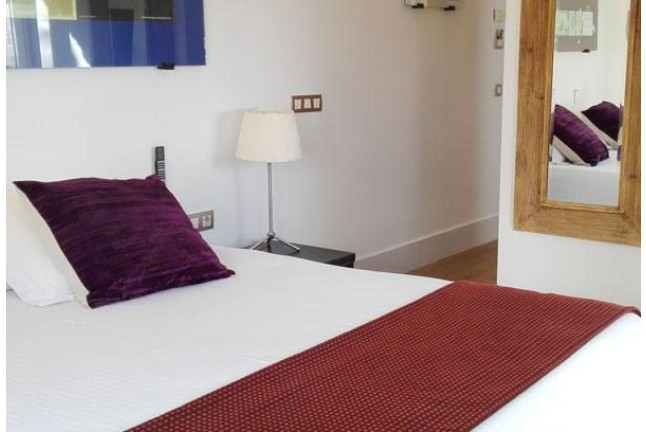 Escapada con Spa en Hotel Mas Passamaner 5*, Visita al Celler Mas Foraster y Cata de Vinos para dos (Tarragona)