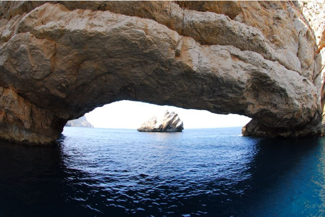 Excursión en Barco "Tour de Playas y Cuevas" (Portmany, Ibiza)