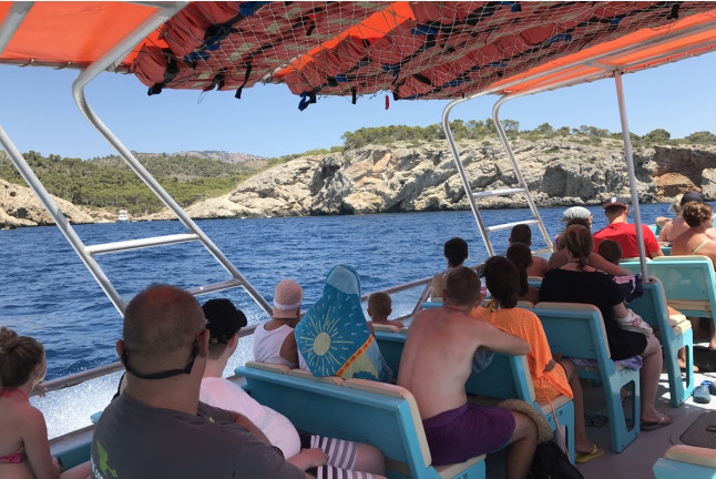 Caves, Cliffs & Coves: Excursión en Lancha a Cuevas, Calas y Acantilados con Baño (Mallorca)