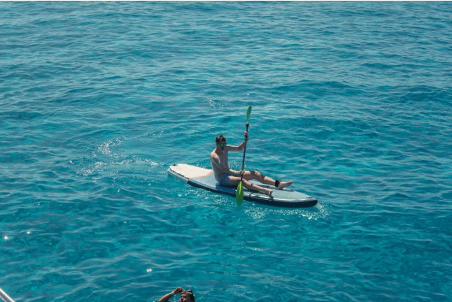 Ibiza Beach Hopper: Excursión en Catamarán a las Playas de Ibiza con Almuerzo, Paddle Surf y Snorkel (Ibiza)