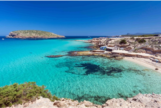 Ibiza Beach Hopper: Excursión en Catamarán a las Playas de Ibiza con Almuerzo, Paddle Surf y Snorkel (Ibiza)