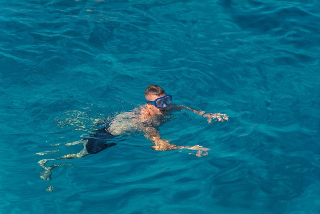 Ibiza Beach Hopper: Excursión en Catamarán a las Playas de Ibiza con Almuerzo, Paddle Surf y Snorkel (Ibiza)