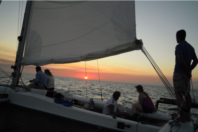 Excursión en Catamarán con Puesta de Sol y Aperitivo para dos (Fornells, Menorca)
