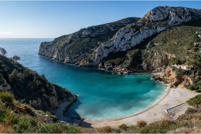 Excursión en Catamarán a Cova Tallada con Degustación de Mejillón y Vino (Dénia, Alicante)