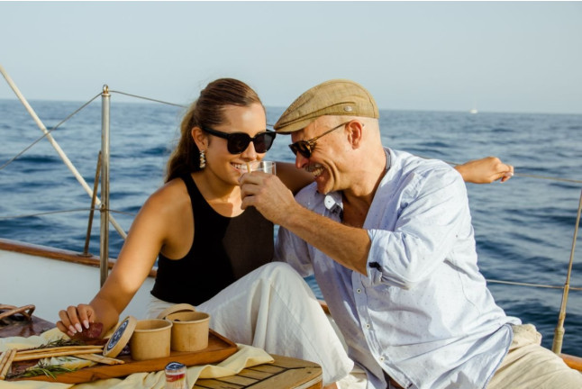 Excursión en Velero con Cata de Vinos y Quesos (Barcelona)