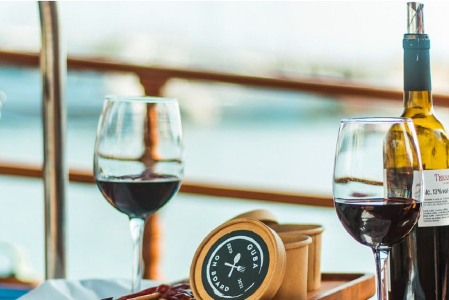Excursión en Velero con Cata de Vinos y Quesos (Barcelona)