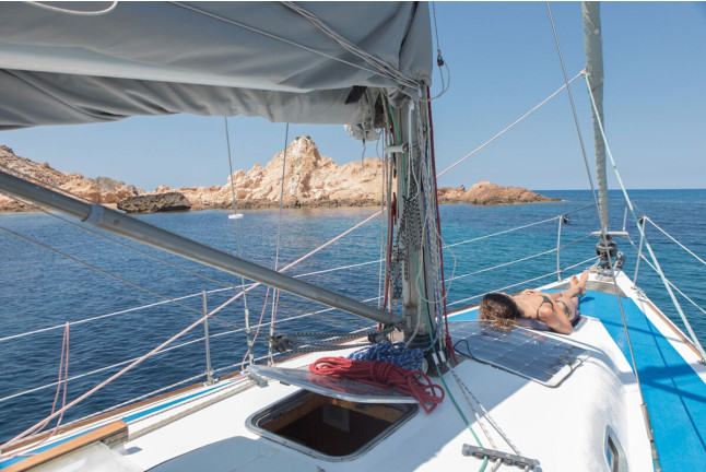 Excursión Compartida en Velero para Ver la Puesta de Sol (Fornells, Menorca)
