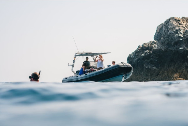 Excursión en Lancha con Snorkel y Visita a Cuevas y Playas (Fornells, Menorca)