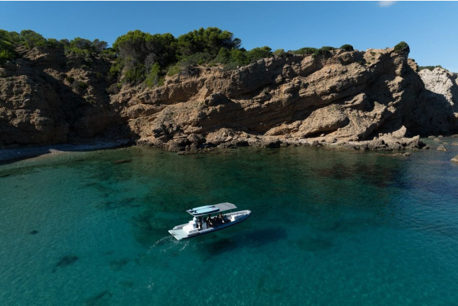 Excursión en Lancha Rápida por las Calas del Norte (Addaia, Menorca)