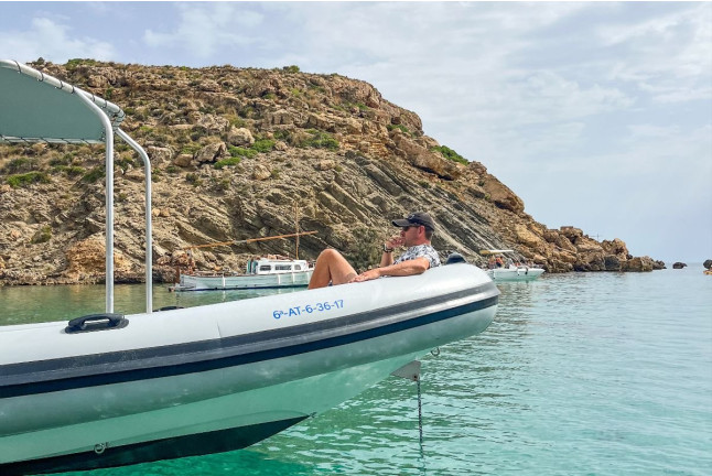 Excursión en Lancha Rápida por las Calas del Norte (Addaia, Menorca)