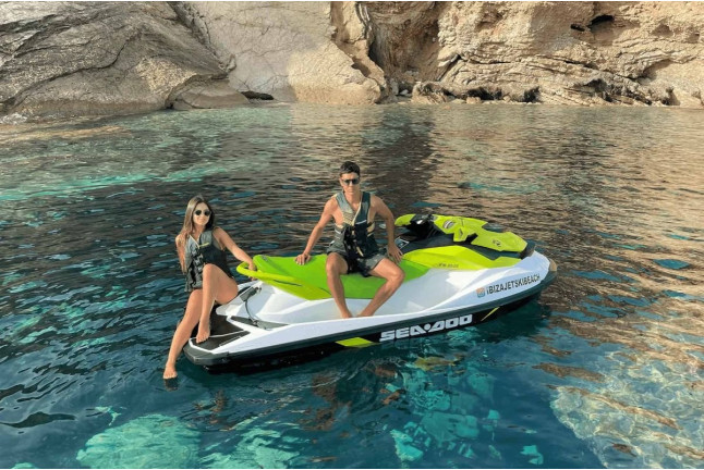 Excursión en Moto de Agua a Cala Tarida o Cala Conta (Ibiza)