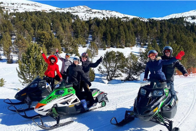 Excursión Nocturna Privada en Moto de Nieve Biplaza - 2 motos de nieve (Encamp, Andorra)